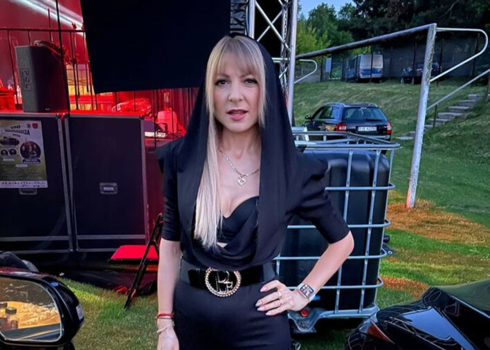 Magdalena Narożna Piękni i Młodzi świętowała 60 urodziny swojej mamy! Zobaczcie jak gwiazda disco polo jest podobna do matki!