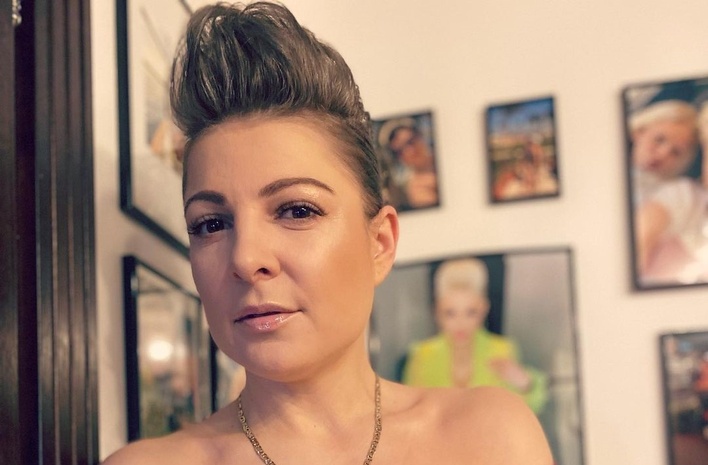 Magdalena Narożna rozgrzała fanów do czerwoności! Gwiazda disco polo została przyłapana z odkrytym biustem! Pod postem zawrzało ”Miss Polonia”!