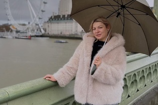 Magdalena Narożna z Piękni i Młodzi uciekła z Polski? Gwiazda disco polo pokazała zdjęcia z Londynu