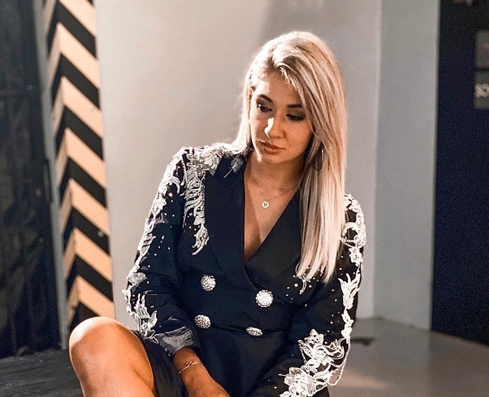 Wokalistka disco polo w rozpaczy?! Jej smutne zdjęcie trafiło do sieci! Gwiazda nie wygląda na szczęśliwą! 