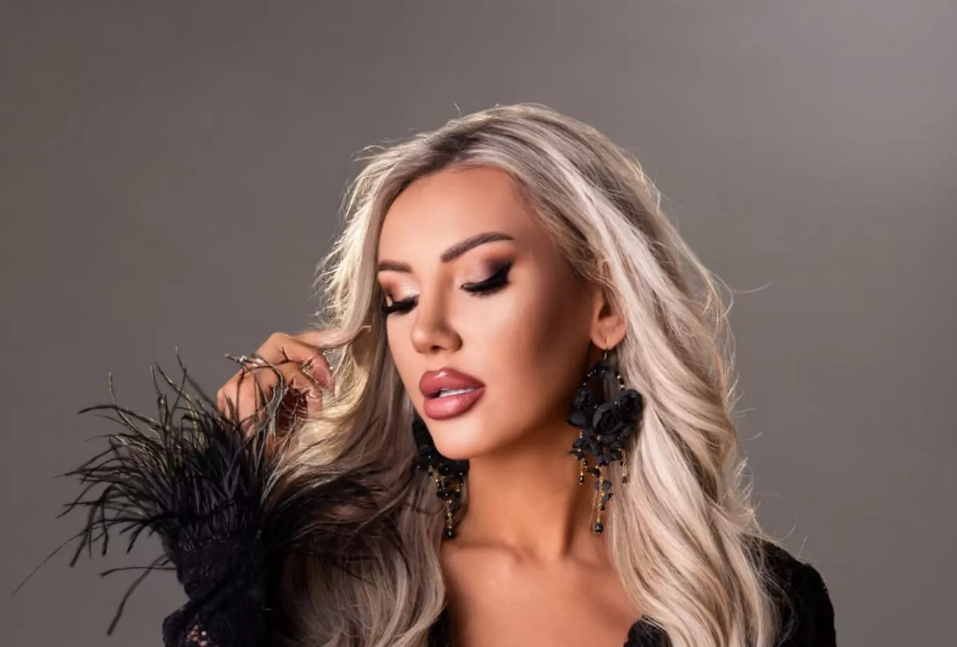 Maluba rozpaliła internet nowym zdjęciem. Odważna stylizacja i ogromny dekolt