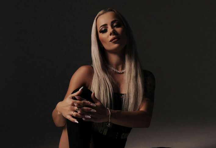 Malutka podbije rynek disco polo?! Posłuchaj fragmentu przedpremierowego utworu „Pocałuj”. Ta premiera podbije listy przebojów?! 