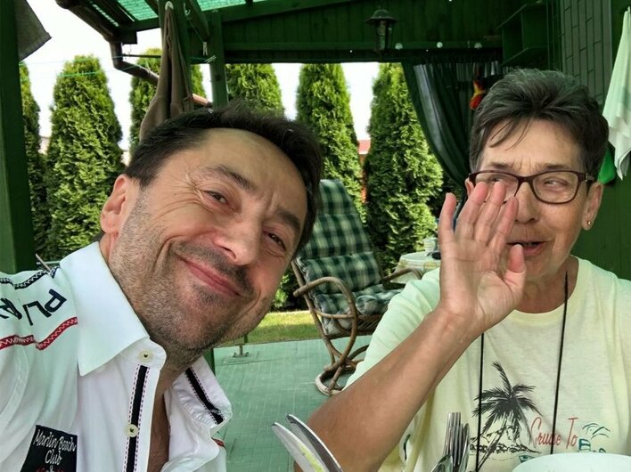 Mama Marcina Millera (Boys) sprawiła mu niespodziankę! Artysta nie krył zadowolenia!