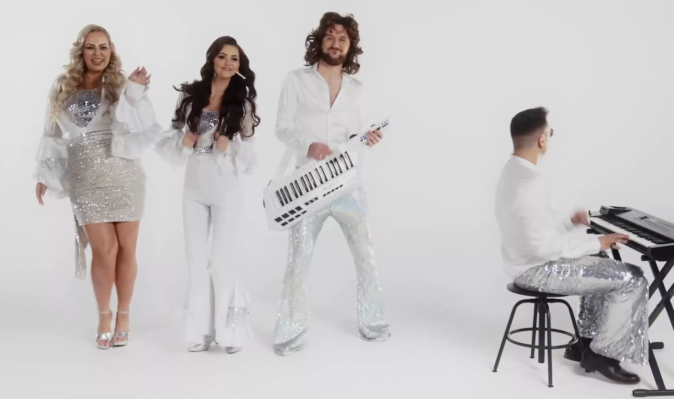 Mamy fragment NOWOŚCI pt. „Jeden taniec jedna noc„! Topky, Defis oraz MiłyPan stworzyli prawdziwe dzieło?