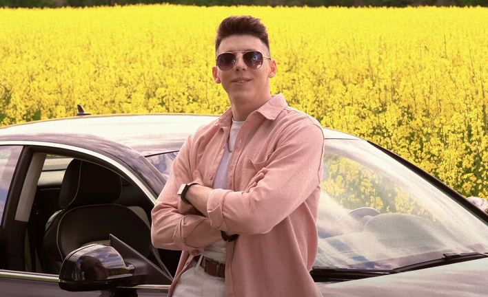 Gwiazdor disco polo odsłonił swoją duszę romantyka! Ta NOWOŚĆ podbije listy przebojów i będzie hitem lata 2022?! 