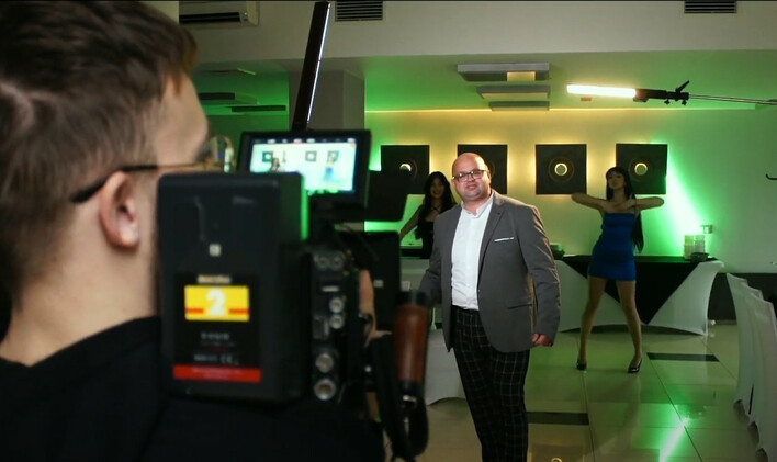 Marcin Kotecki - „Kochaj Mocno„: emocjonalna podróż artysty! Zobaczcie making of