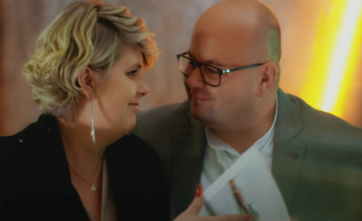 Marcin Kotecki i jego debiutancki hit – „Kochaj Mocno”: O spełnieniu marzeń w rytmie disco polo! Zobaczcie nowość!