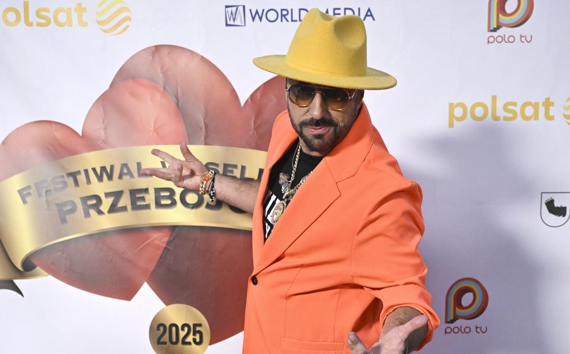 Marcin Miller Boys na Festiwalu Weselnych Przebojów 2025 w wyjątkowym neonowym garniturze