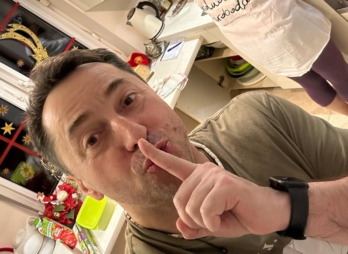 Marcin Miller (Boys) odwiedził rodzinny dom. W roli głównej mama Jak wyglądają Święta domu artysty?