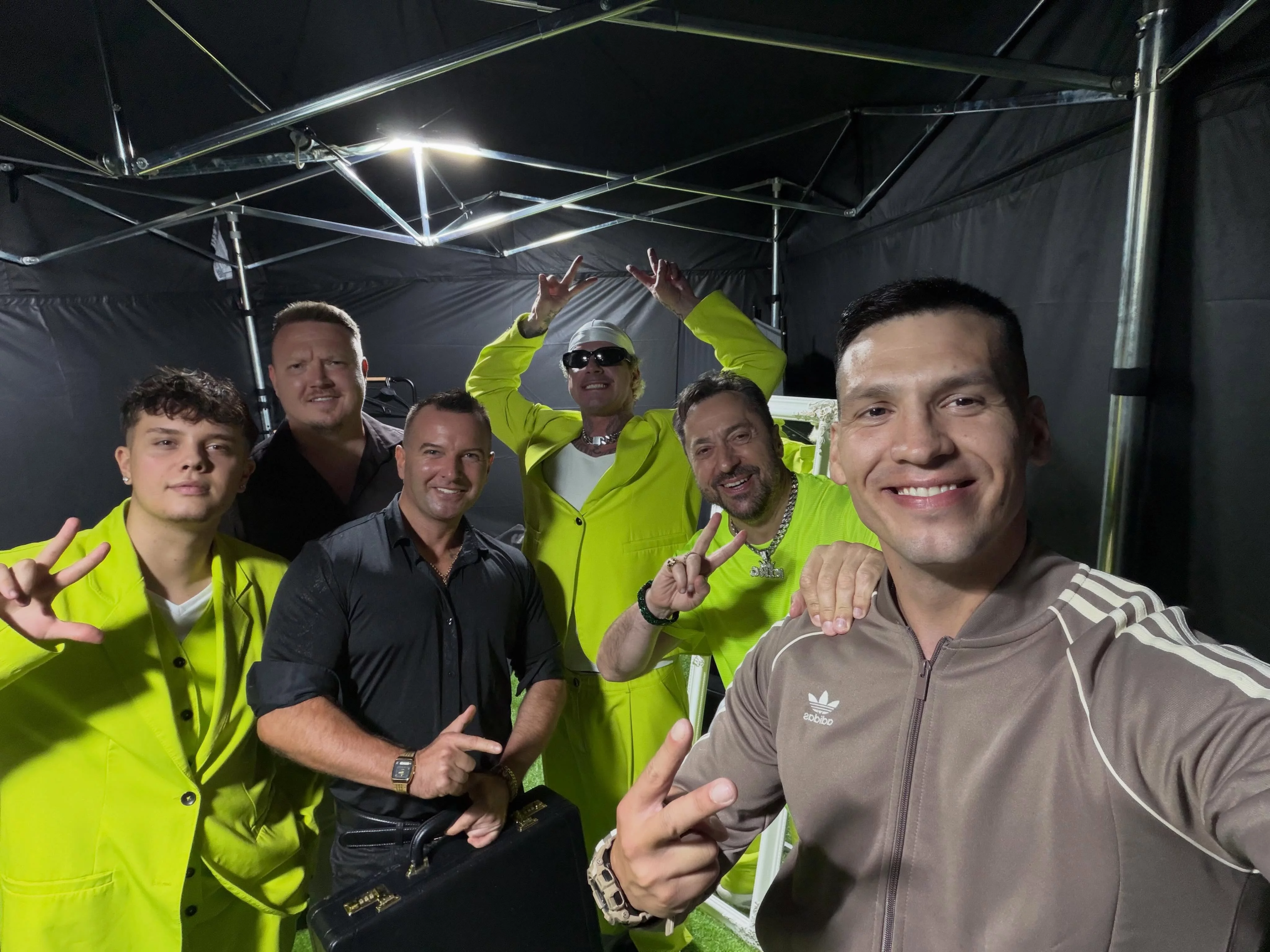 Marcin Miller i Bayera w jednej garderobie. To zdjęcie Radka Kudelskiego rozgrzało świat disco polo