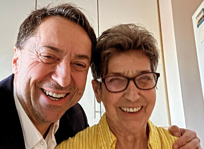 Wiele Jej zawdzięcza?! Marcin Miller BOYS w objęciach z ukochaną MAMĄ! Gwiazdor disco polo pokazuje swoje rodzinne oblicze! 