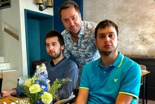 Marcin Miller może być dumny. Jego syn Adrian zaśpiewał „To błąd” i poruszył cały świat disco polo