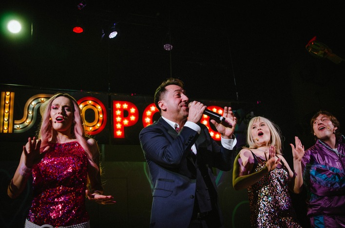 Marcin Miller na scenie teatralnej – Disco Polo wchodzi do teatru! Mamy nagranie | VIDEO