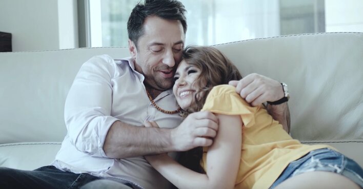 Marcin Miller BOYS w objęciach pięknej kobiety! Ten materiał podbija sieć!