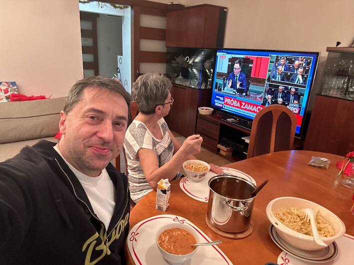 Marcin Miller z Boys z wizytą u swojej mamy!