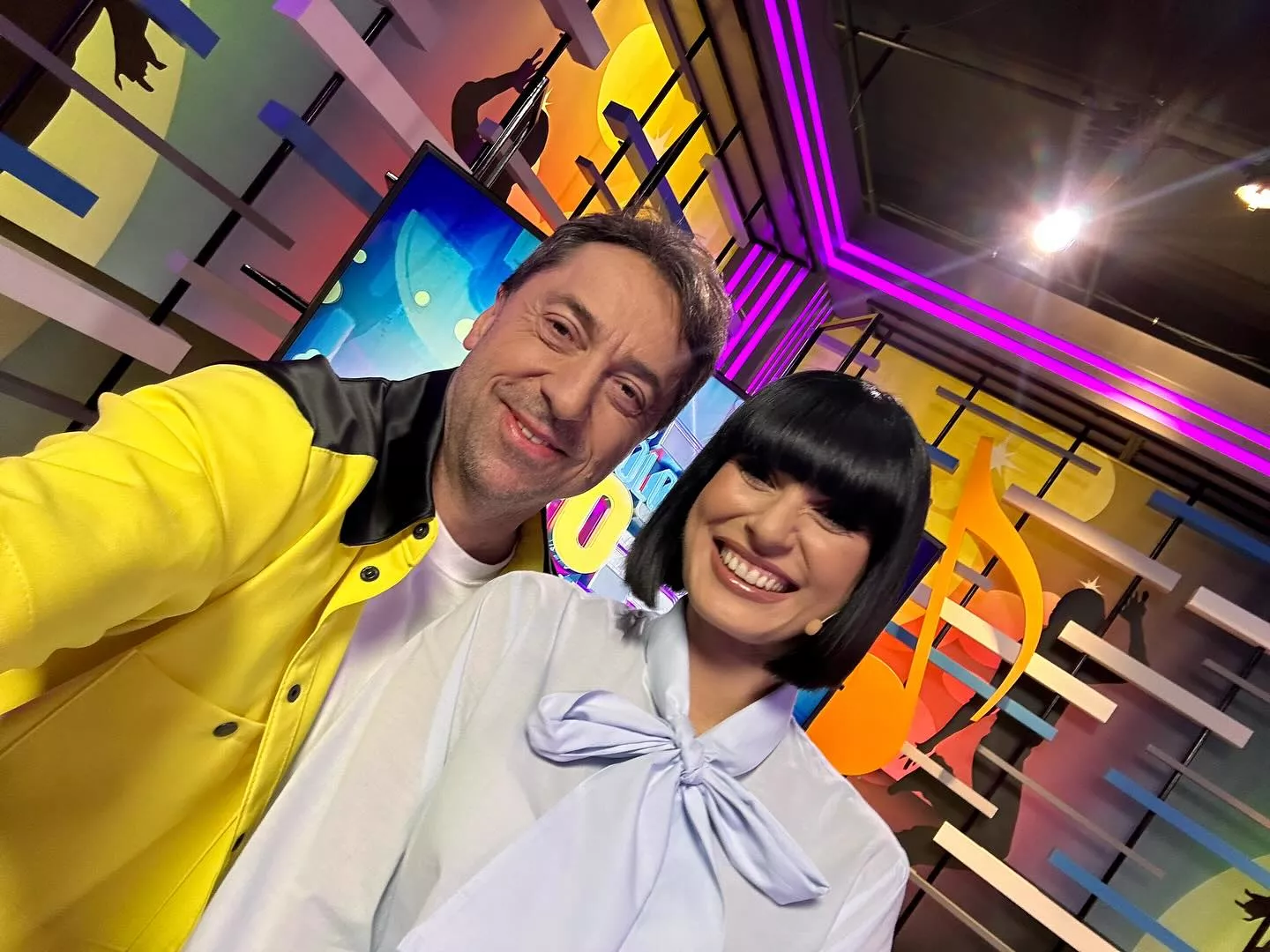 Marcin Miller z zespołu Boys zaskakuje: Oficjalna premiera piosenki „Co nam w sercach gra„!

