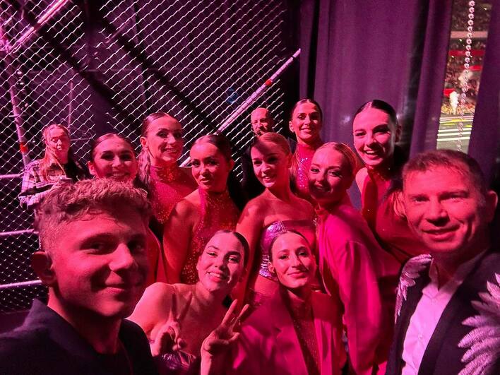 Marcin Siegieńczuk i jego syn Nikodem na Roztańczonym PGE Narodowym w utworze „Ciało do ciała„!