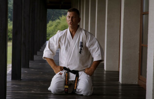 Mistrzostwa Świata Karate inspiracją w disco polo?! Szok, co przygotował muzyk Marcin Siegieńczuk! Takiej premiery jeszcze nie było! 