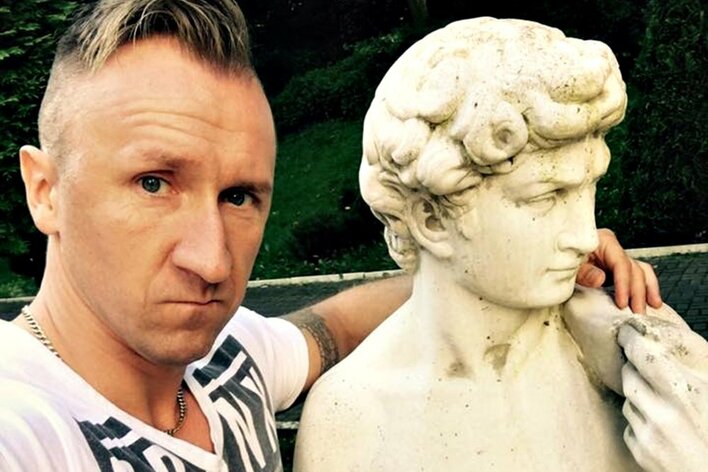 Marioo skrytykował się za marazm i monotonność repertuaru! 