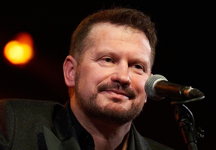 Mariusz Winnicki - najlepszy wokalista disco polo? Gwiazdor zaskakuje występem na żywo - zobacz genialne wykonanie utworu „Fotografia„!