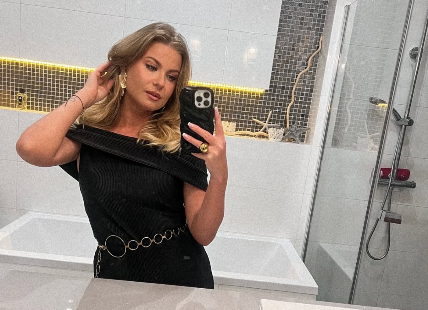 Marlena Sztando pokazała nowe zdjęcie w cekinowej mini. Czy to najodważniejsza sesja wokalistki Dziewczyn