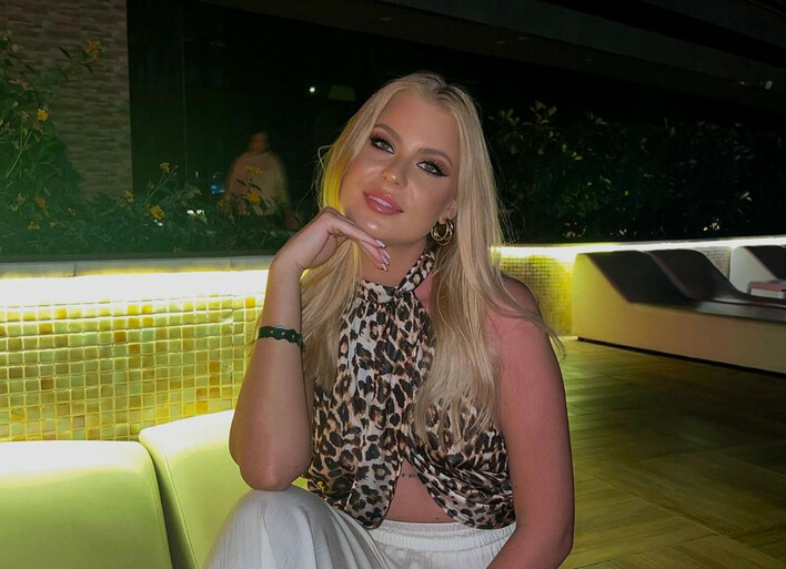 Marlena Sztando z zespołu „Szpilki„ i jej intymny tatuaż! 