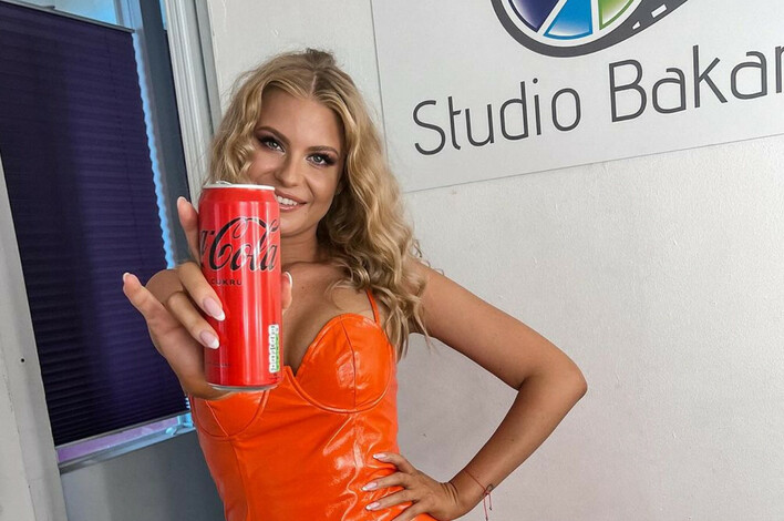 Marlena Sztando z zespołu Szpilki olśniewa w krótkiej mini!