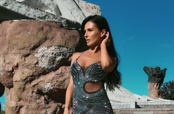 Marta Konopla olśniła kreacją z głębokim rozcięciem