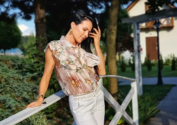 Marta Konopla w białych spodniach i lekkiej koszulce przyciąga spojrzenia! Wygląda nieziemsko! 