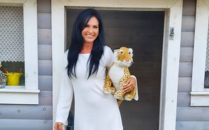 Marta Konopla, znana jako Yoko, pokazuje swoje nogi w ultrakrótkiej białej sukience zobacz zdjęcia!
