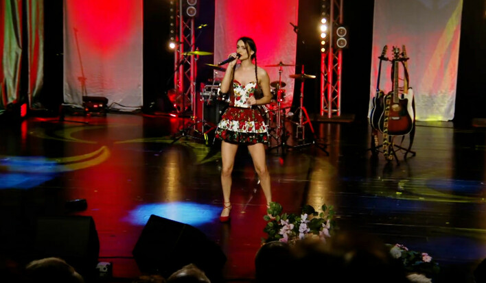 „Maryśka„ w wykonaniu Justyny Lubas na żywo podbija sieć! Góralski klimat i niesamowita atmosfera podczas wyjątkowej imprezy TVS!