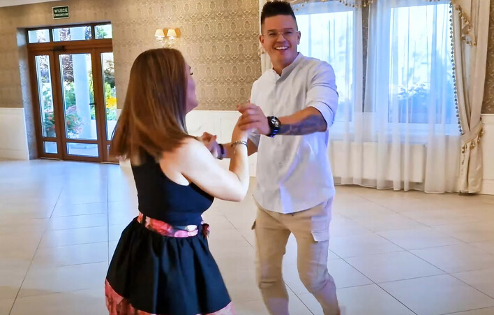 Massive z nowym hitem „Zakochajmy się„! Ten taniec pokochała cała Polska! Zobaczcie premierę

