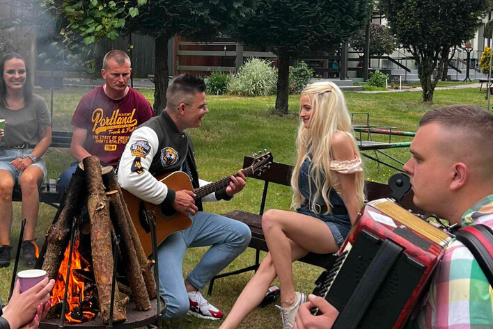 Niespodzianka! Gwiazdy disco polo Massive przygotowali NOWOŚĆ „Szkolna LOVE„! TYLKO U NAS!
