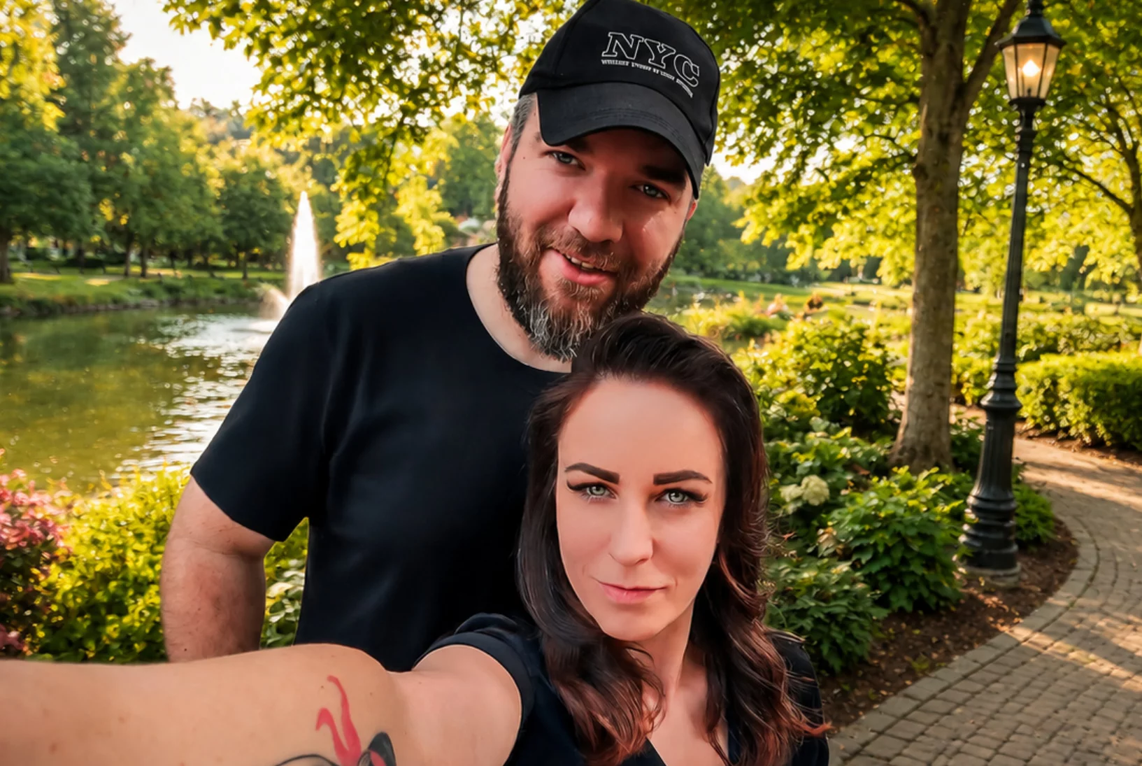 Mateusz Troll i jego żona prowadzą Agencję Artystyczną Crescendo. Rodzinny biznes stoi za trasą „Szlagierowe Marzenia"