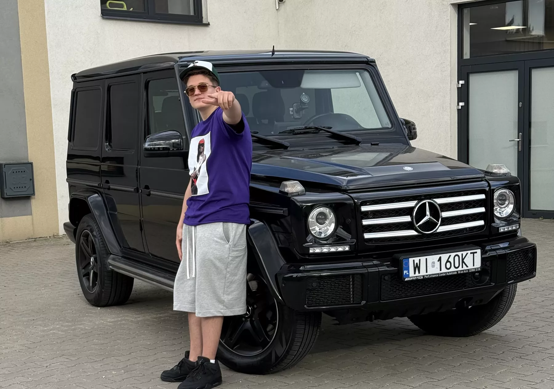MAXone ma 21 lat i jeździ Mercedesem klasy G. Tyle kosztuje fura młodej gwiazdy disco polo