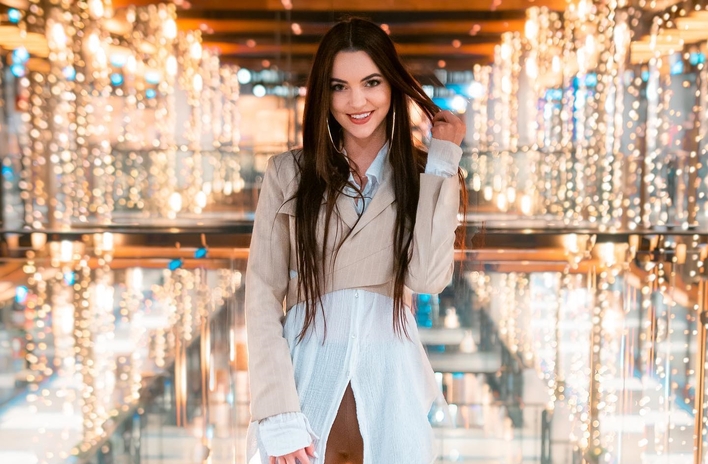 Rozbierane zdjęcia wokalistki disco polo?! Angelika Żmijewska wzięła udział w artystycznej SESJI! Wygląda nieziemsko! [FOTO]