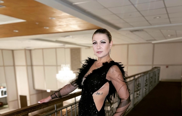 Mega ponętna Magdalena Narożna! W takim stroju gwiazda weszła na scenę! Fani „wyglądasz jak miliard dolarów„