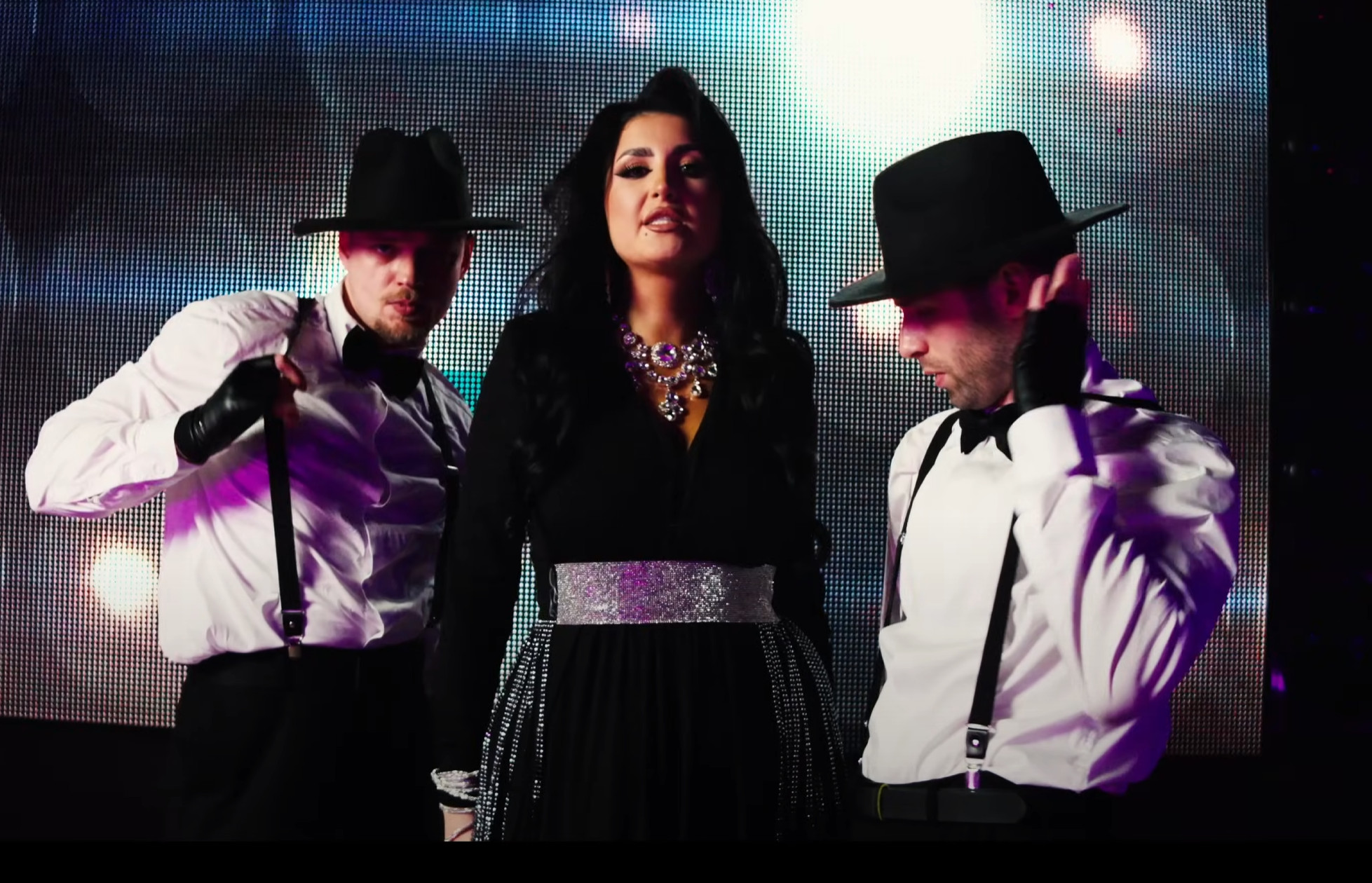 MEGA PREMIERA: Bikiny zadebiutowała na scenie disco polo. Utwór ”AGD” to propozycja z mocnym klubowym pazurem

