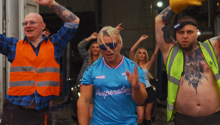 Mega szalona produkcja! Co za połączenie Bungee x Skolim w utworze „Autobana”!