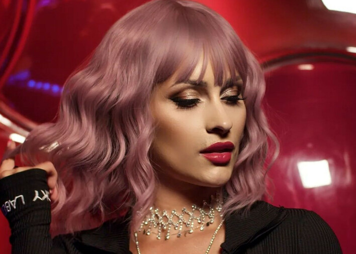 Megi prezentuje nowy utwór „Gorące fale„! Zobaczcie przedpremierę!