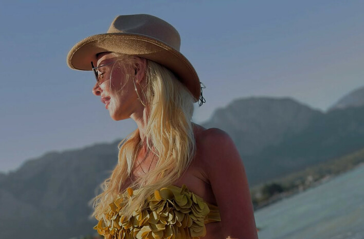 Mejk prezentuje ”Lato z życiem” – czy nowy przebój podbije parkiety w wakacje 2025?