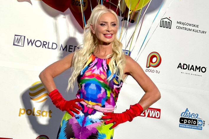 Mejkowa Euforia Dźwięków: Nowa Wersja „Kolorowych Jarmarków„! Elwira Mejk pokazała wielką klasę!