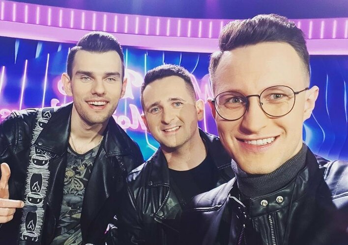 Mem z zespołem disco polo hitem internetu! Zabawny napis robi furorę! 