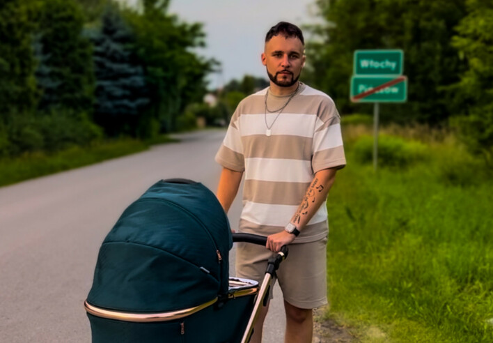 Podbiją media z nowym hitem?! Menelaos w nowości„Jak Będziesz Miała Foch„ z tajemniczym nawiązaniem do wielkiego przeboju