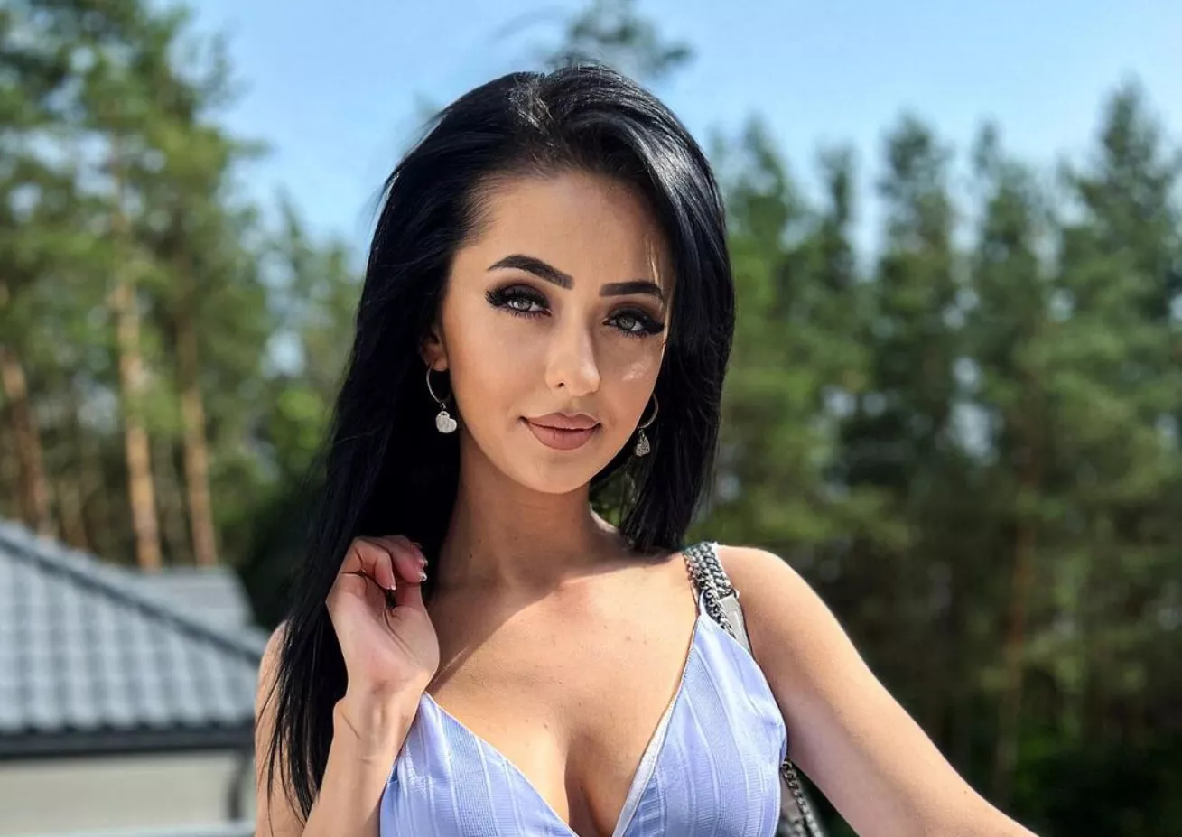 Gwiazda disco polo Mikayla wskoczyła skandalicznie w seksowne bikini! Zobaczcie to zdjęcie!
