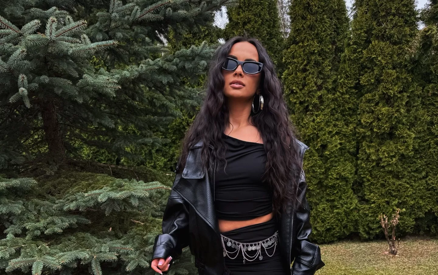 Milena Grzywacz w krótkiej stylizacji i wysokich kozakach. Wokalistka Dziewczyny wygląda obłędnie!