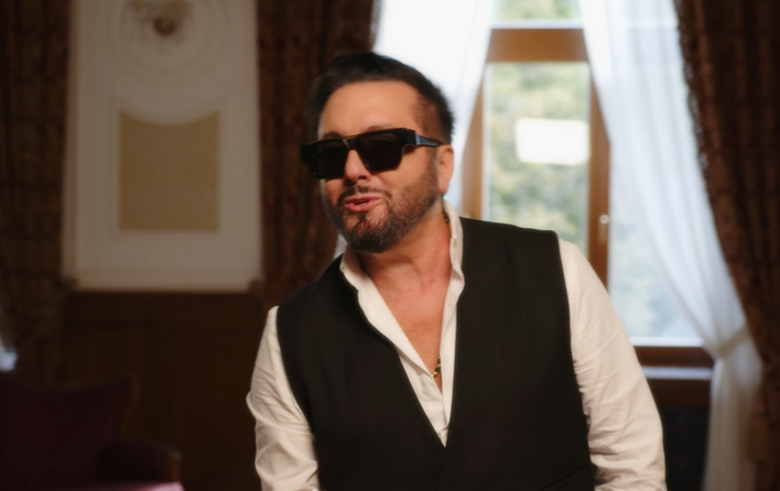 Miliony obejrzeń w sieci! Andre podbija internet nowym hitem „Tak blisko kochanie”