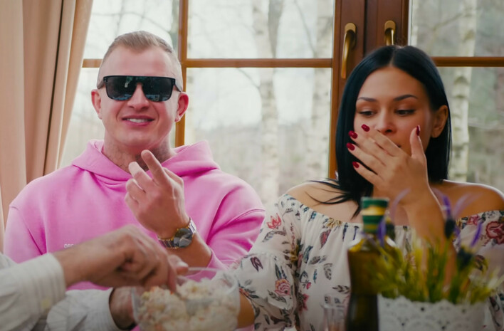 Miliony wersów, miliony odtworzeń - Fenomen Dawida Narożnego! Zarobił krocie w 6 dni!