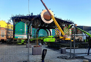 Miliony z samorządów na „Wystrzałowy Sylwester” TV Republika w Chełmie. Disco polo w centrum polityk