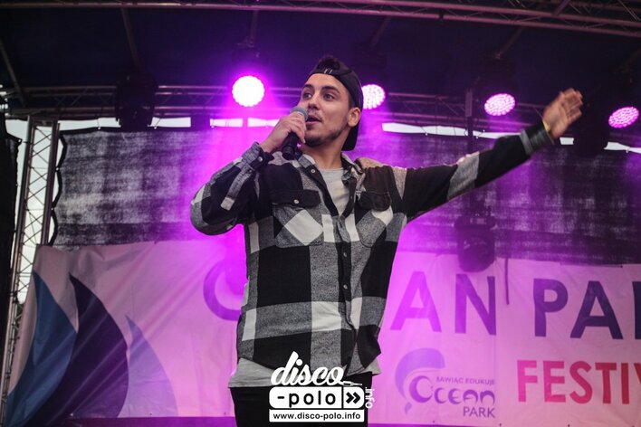 Miły Pan ma patent na kobiety!! To nowy król disco polo?!